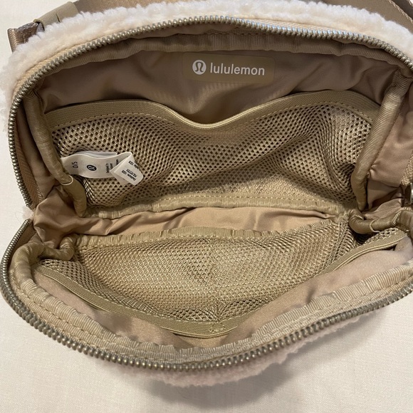 Lululemon Sherpa Belt Bag - Picture 2 of 6
